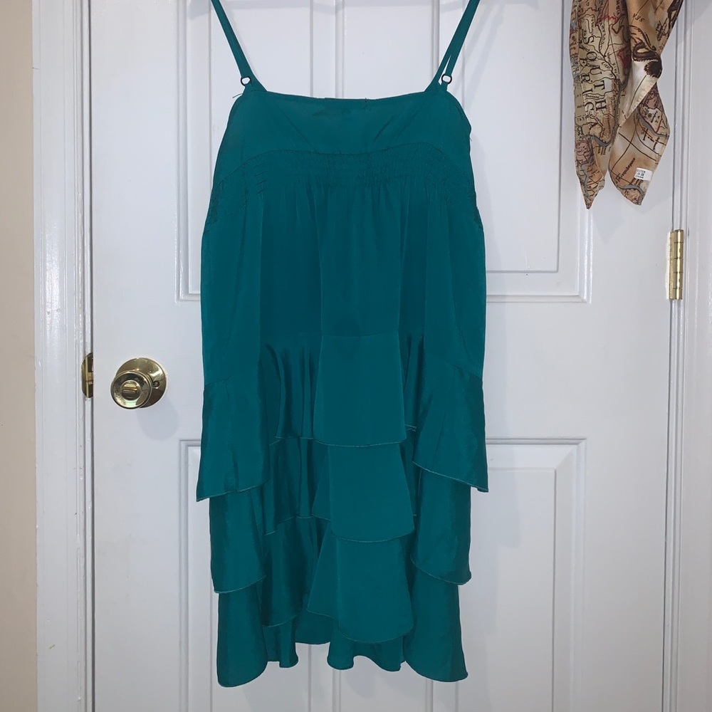 Glam loose-fitting Ruffle Dress - Picture 5 of 5